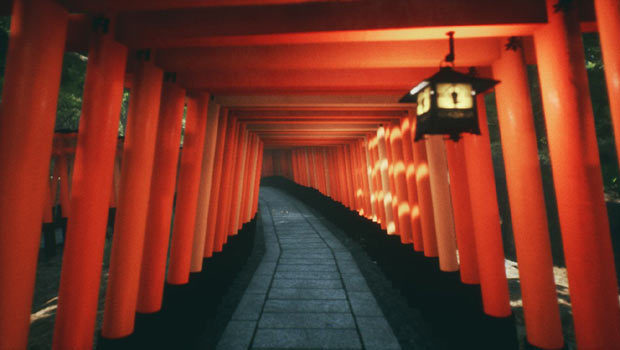 Explore-Kyotos-Red-Gates620b.jpg